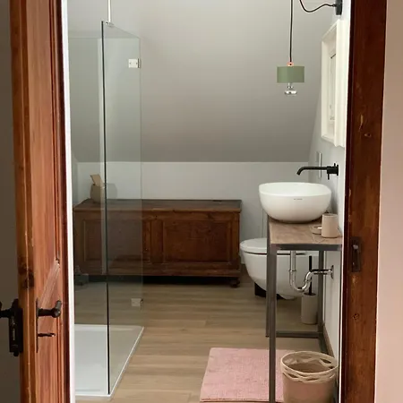 'le Petit Clos Suites'- Charming Getaway On Leman Apartment *