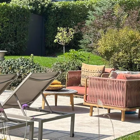 'le Petit Clos Suites'- Charming Getaway On Leman نيون