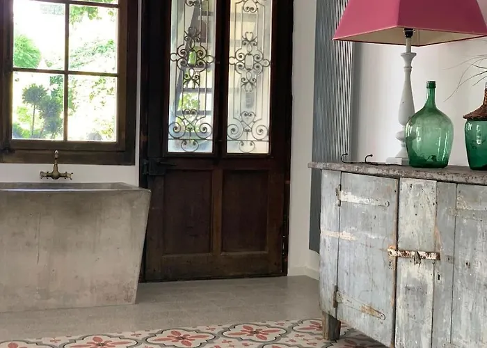 'le Petit Clos Suites'- Charming Getaway On Leman Apartament