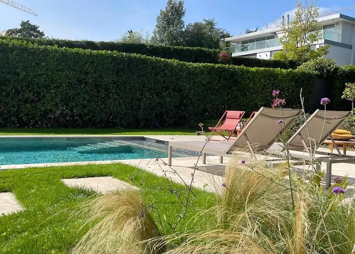 'le Petit Clos Suites'- Charming Getaway On Leman Apartament